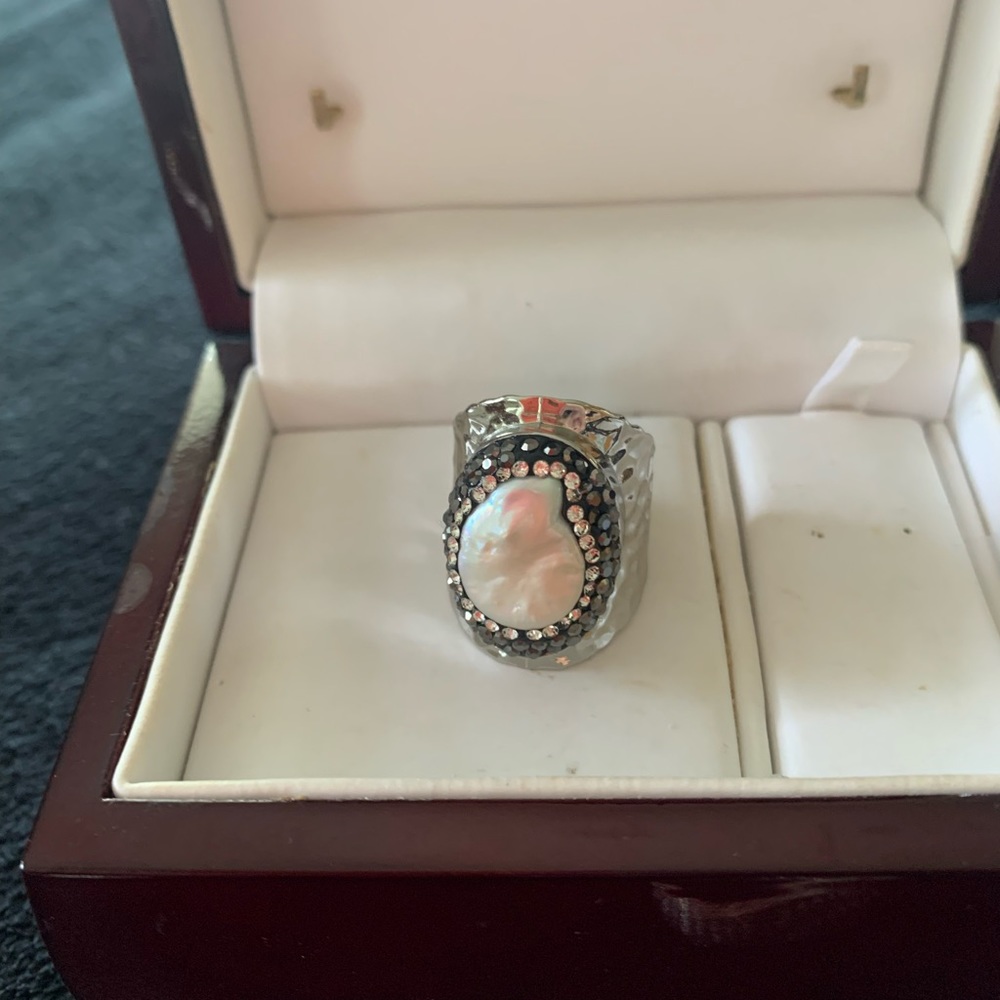 Pearl and rhinestone ring